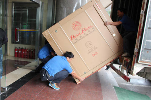 青冈钢琴贵重工艺品无忧运